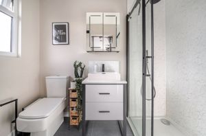 En suite- click for photo gallery